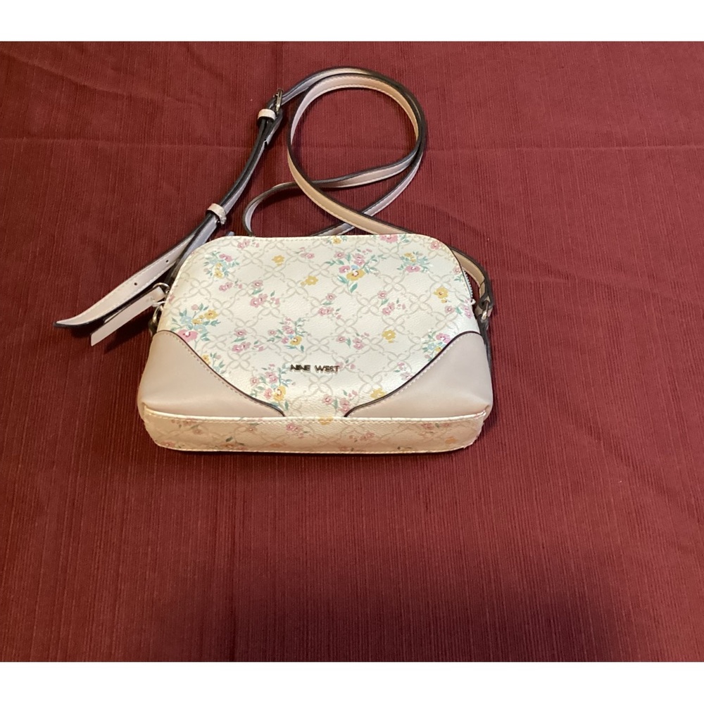 NWOT Pink Floral Nine West Carsten Crossbody